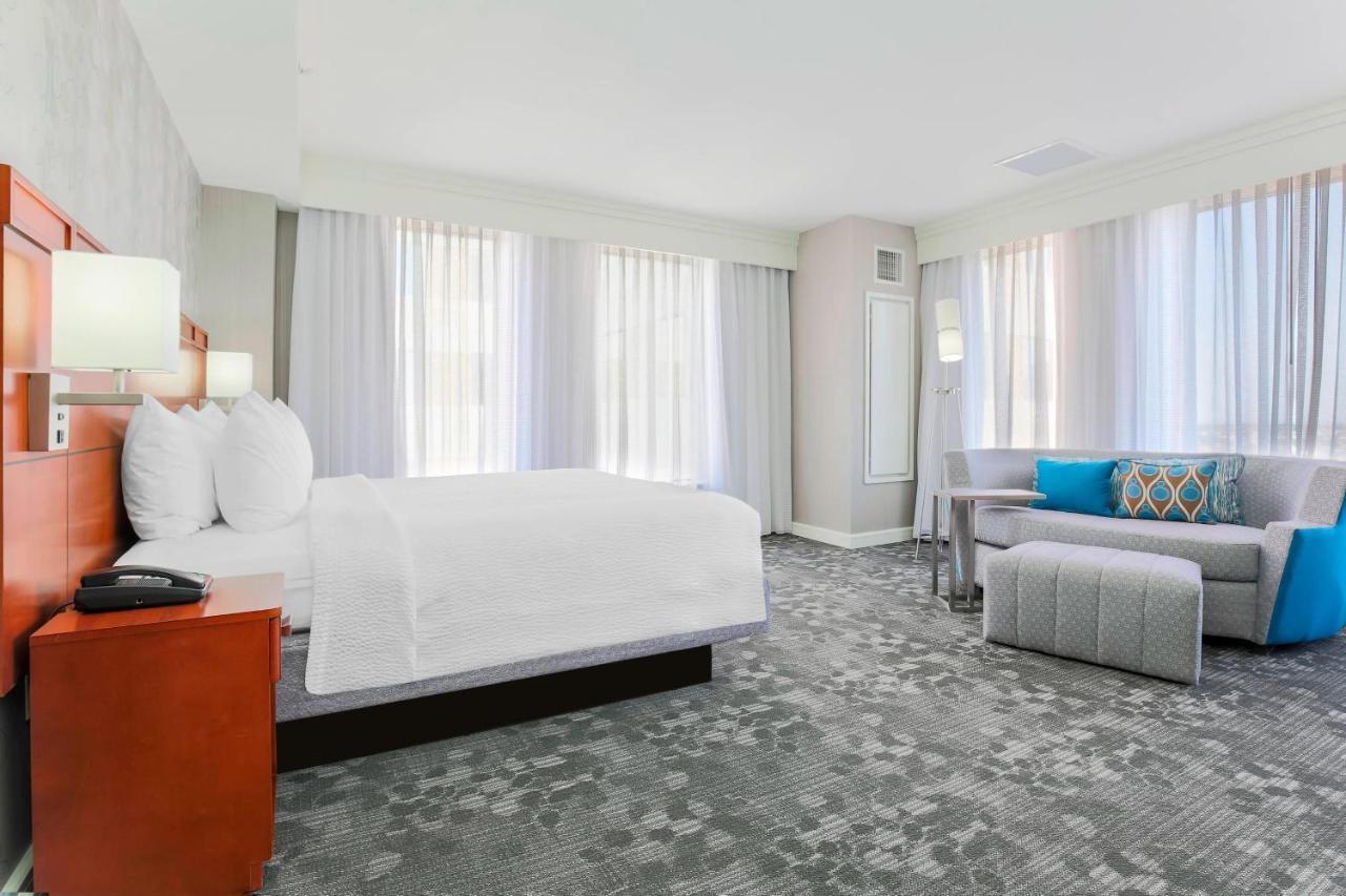 Courtyard By Marriott Downtown 3*