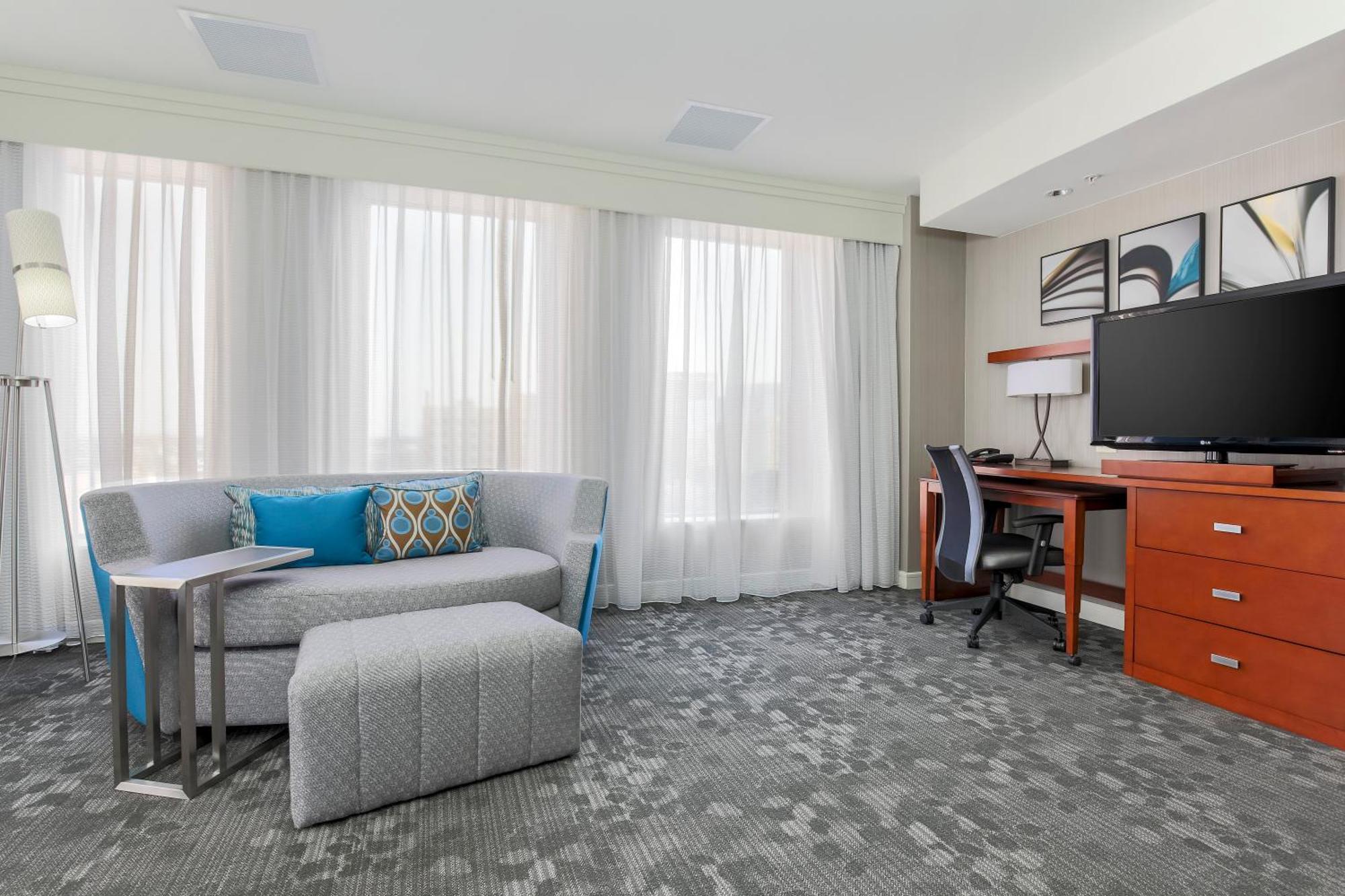 Courtyard By Marriott Downtown Hotel 3*