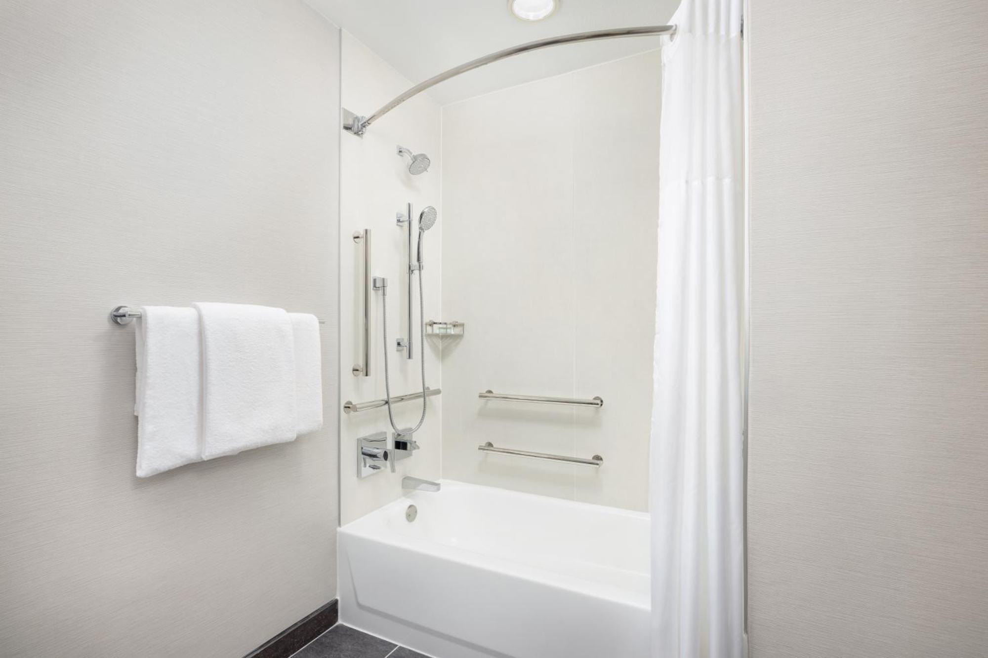 Courtyard By Marriott West/medical Center Hotel 3*