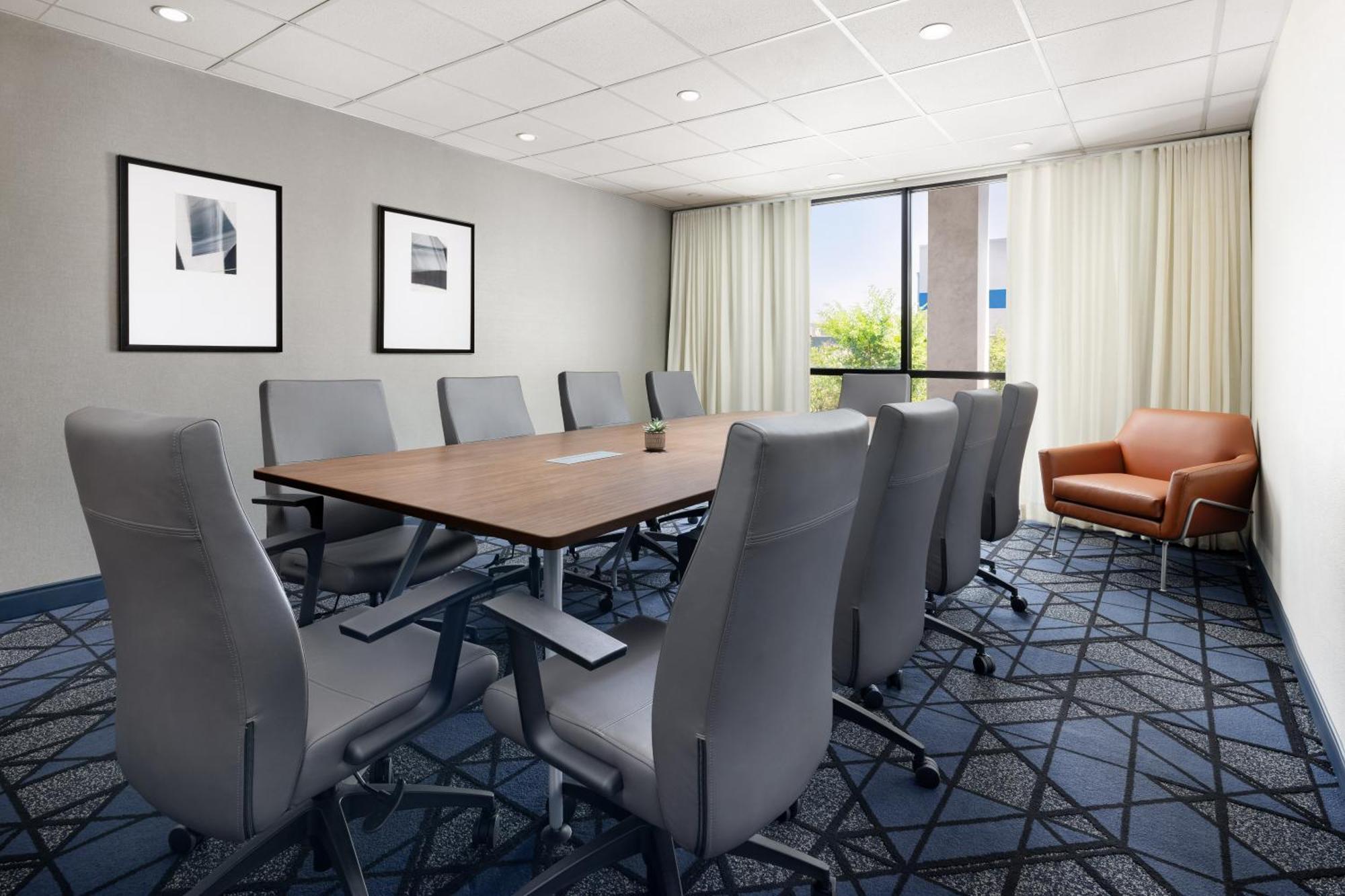 Hotel Courtyard By Marriott West/medical Center 3*