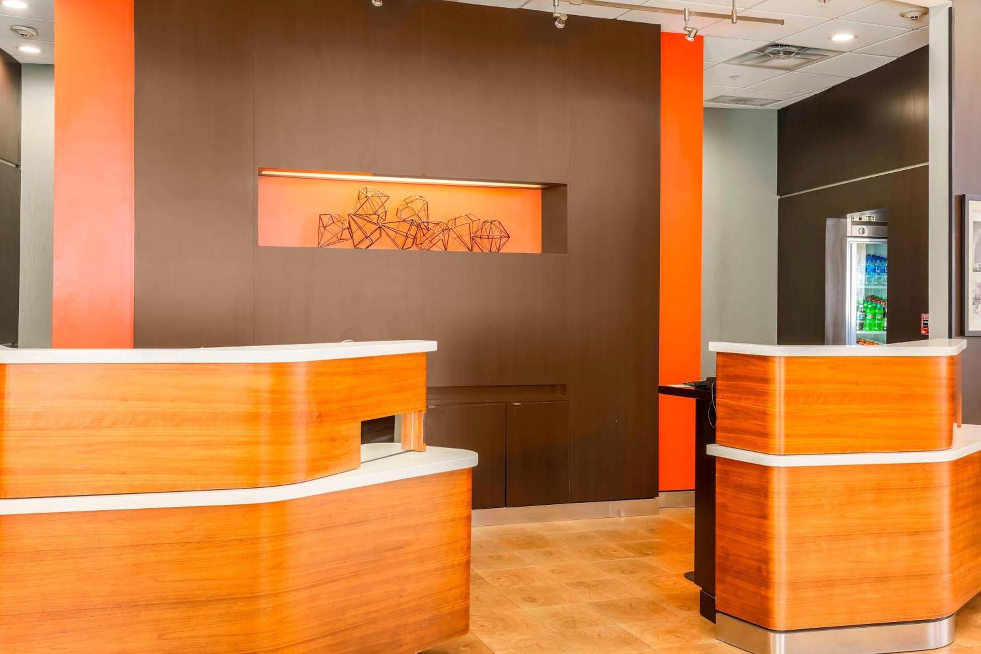 Courtyard By Marriott Downtown 3*