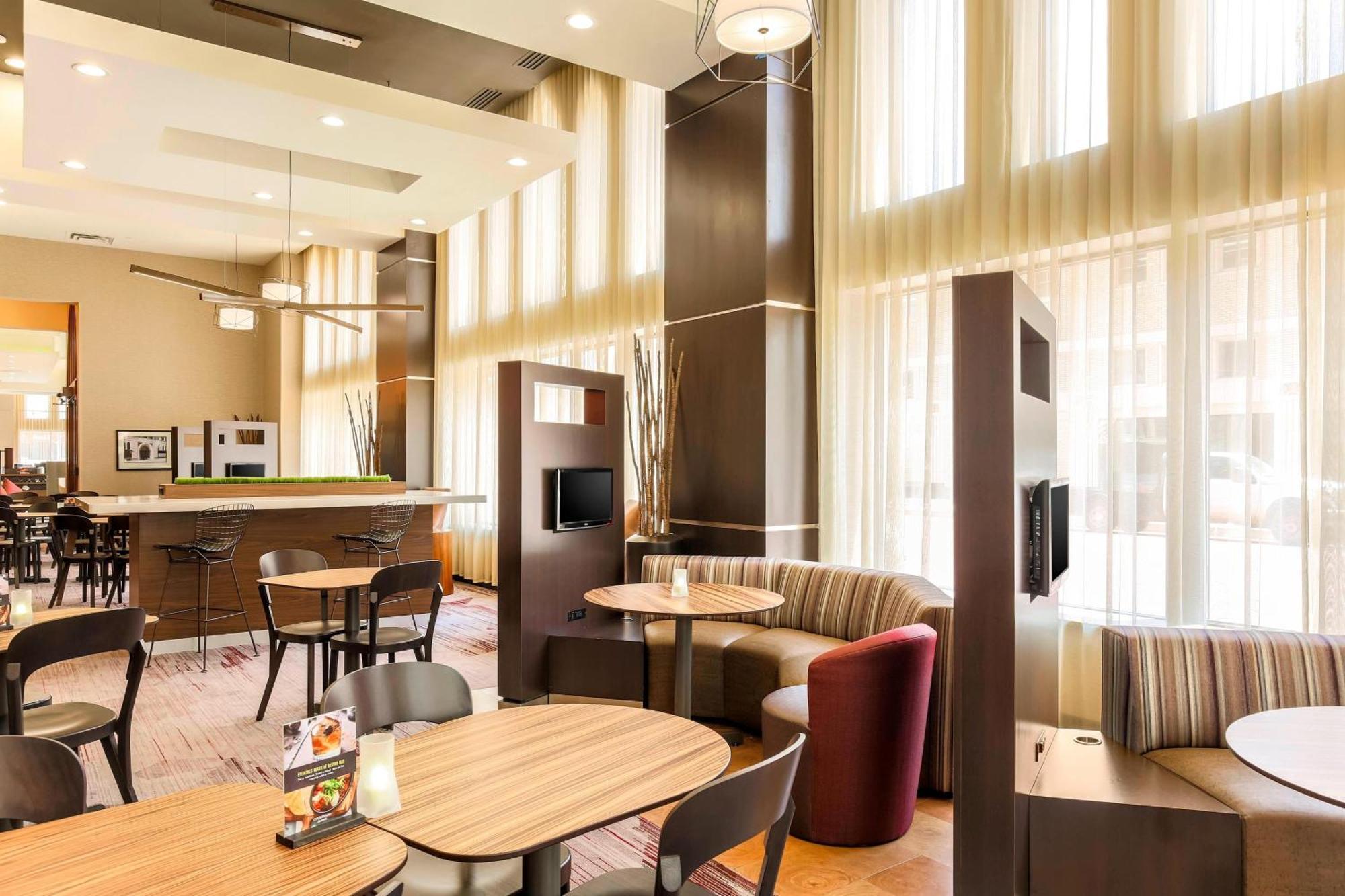 Courtyard By Marriott Downtown Hotel 3*
