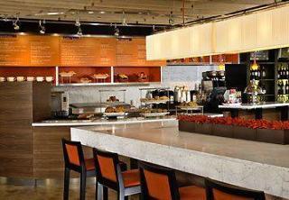 Courtyard By Marriott Downtown Hotel