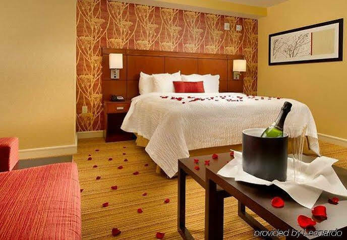 Courtyard By Marriott Downtown