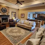 Magnificent Home, Game-Room, Close To Everything