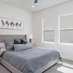 5020 Place Luxury Apartment
