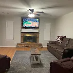 Cozy 3 Bedroom Home In Quiet Neighborhood