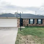 Cozy 3 Bedroom Home In Quiet Neighborhood