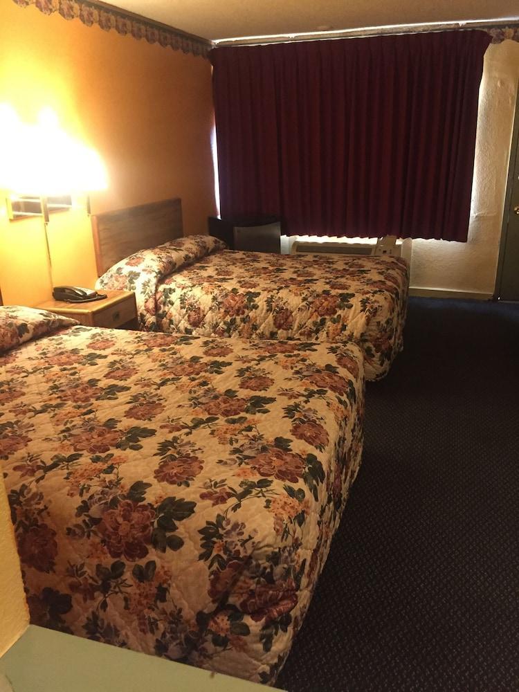 Motel Camelot *