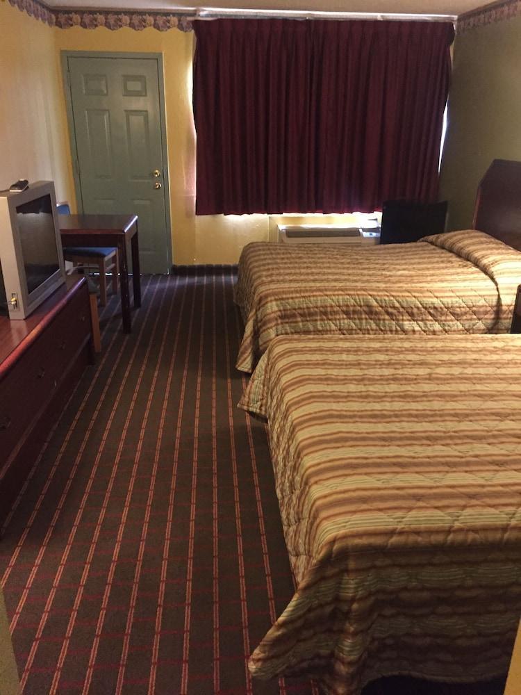 Camelot Motel