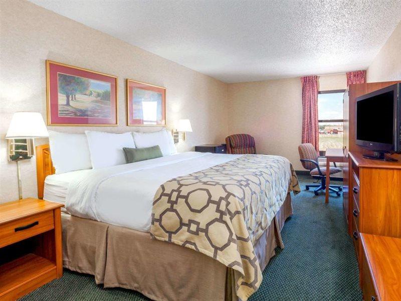 Baymont By Wyndham East