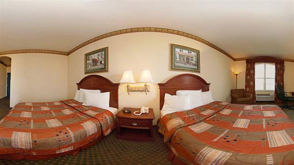 Country & By Radisson, I-40 West, Tx