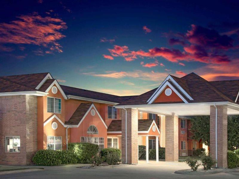 Microtel & By Wyndham Hotel 3*