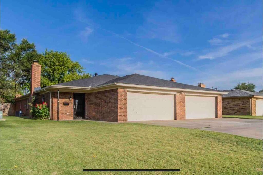 Holiday home Large Open Space For Family Fun! *