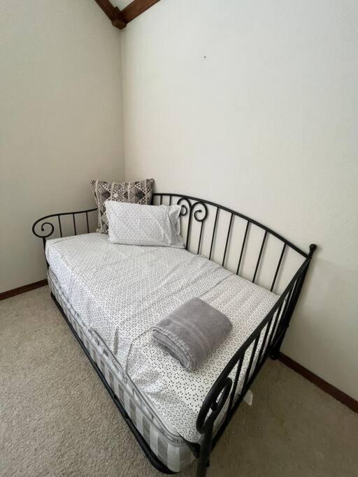 8beds, King Bed, Fireplace, & Whirlpool Sleeps 12 Holiday home Amarillo