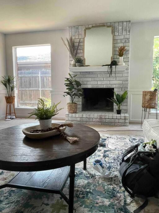 Shiloh House 3-bed, 2 Bath, Living Room, Garage