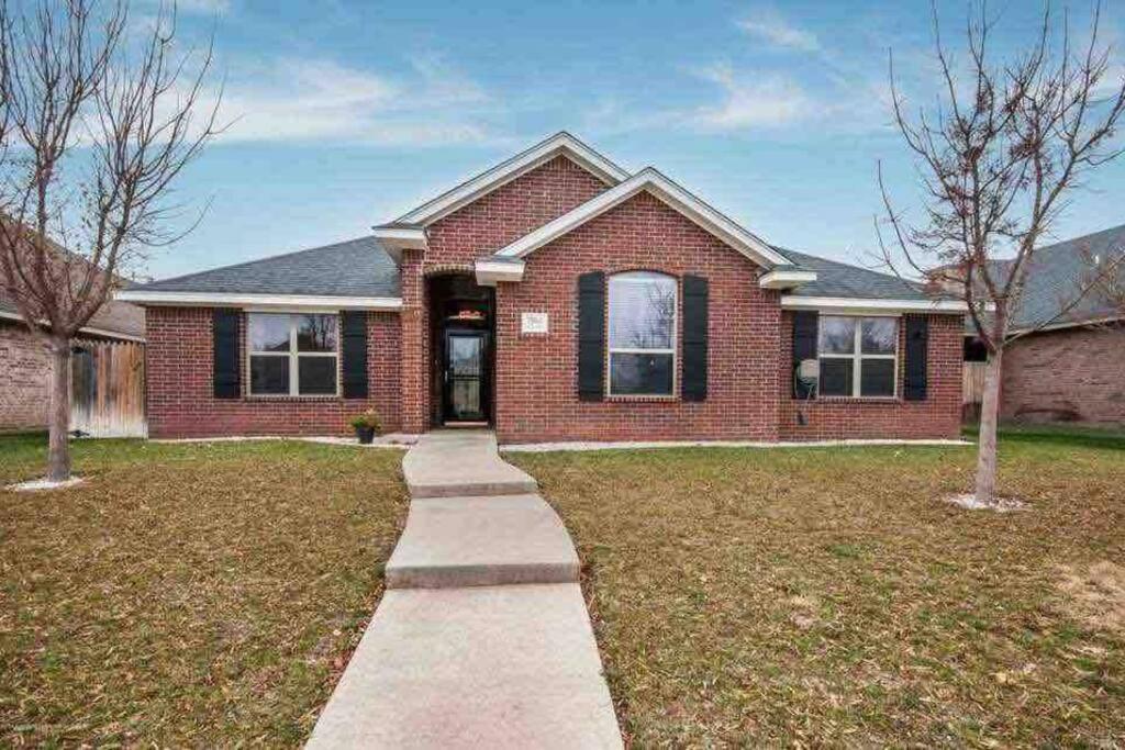 Holiday home 8beds, King Bed, Fireplace, & Whirlpool Sleeps 12 Amarillo