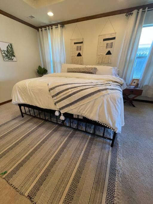 8beds, King Bed, Fireplace, & Whirlpool Sleeps 12 Holiday home