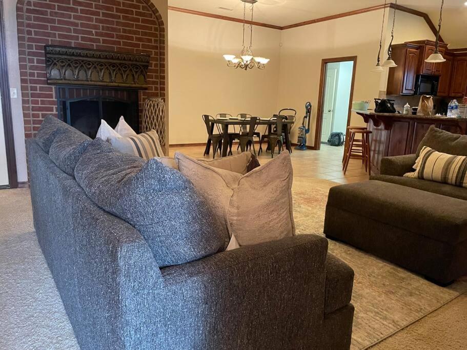 Holiday home 8beds, King Bed, Fireplace, & Whirlpool Sleeps 12 Amarillo