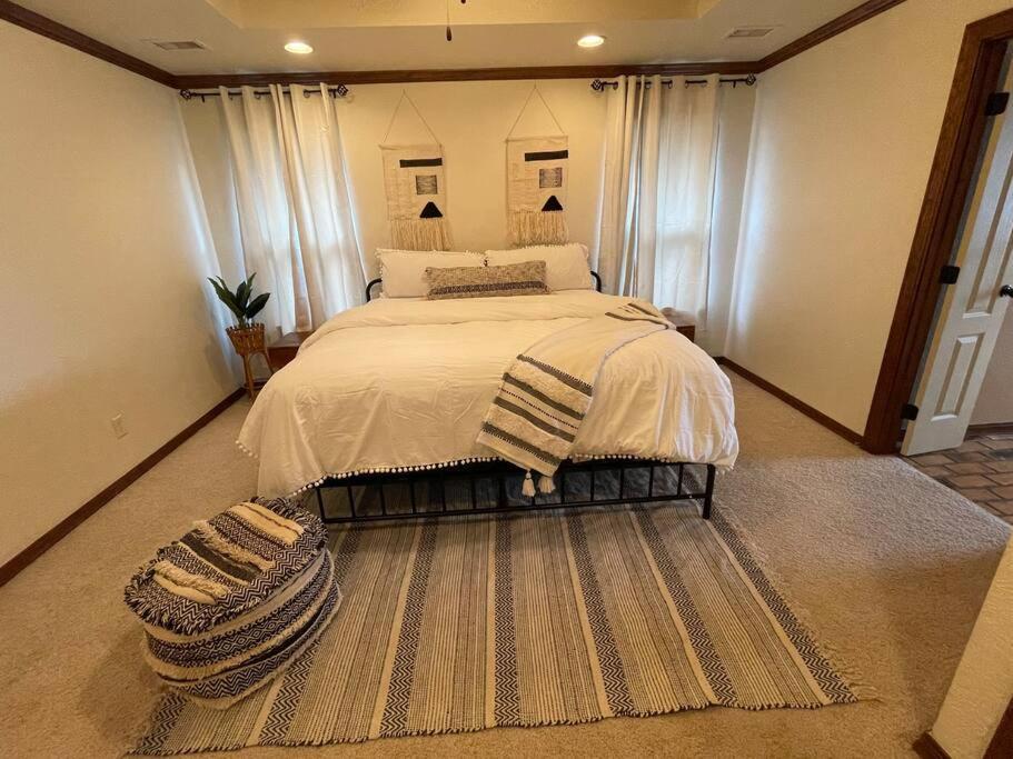 Holiday home 8beds, King Bed, Fireplace, & Whirlpool Sleeps 12