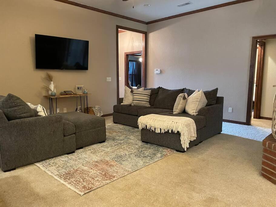 Holiday home 8beds, King Bed, Fireplace, & Whirlpool Sleeps 12 Amarillo