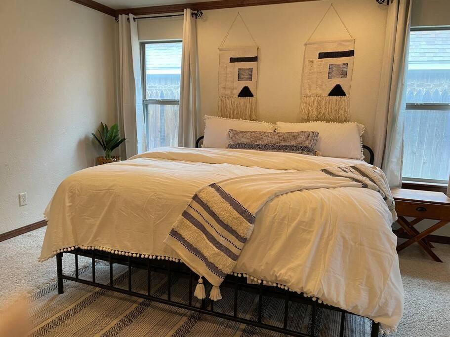 8beds, King Bed, Fireplace, & Whirlpool Sleeps 12 Holiday home