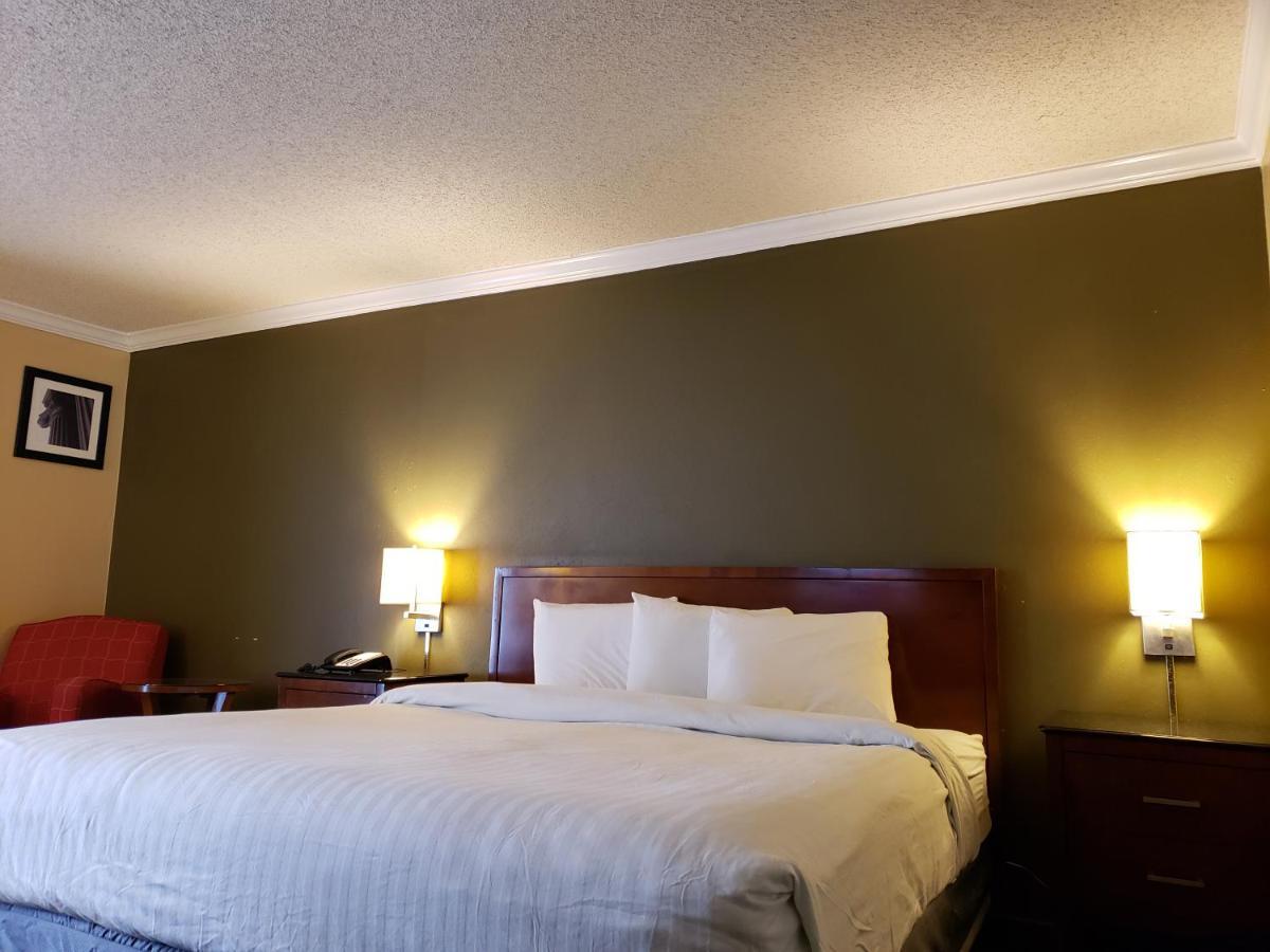 Extend-a-suites - Extended Stay, I-40 West