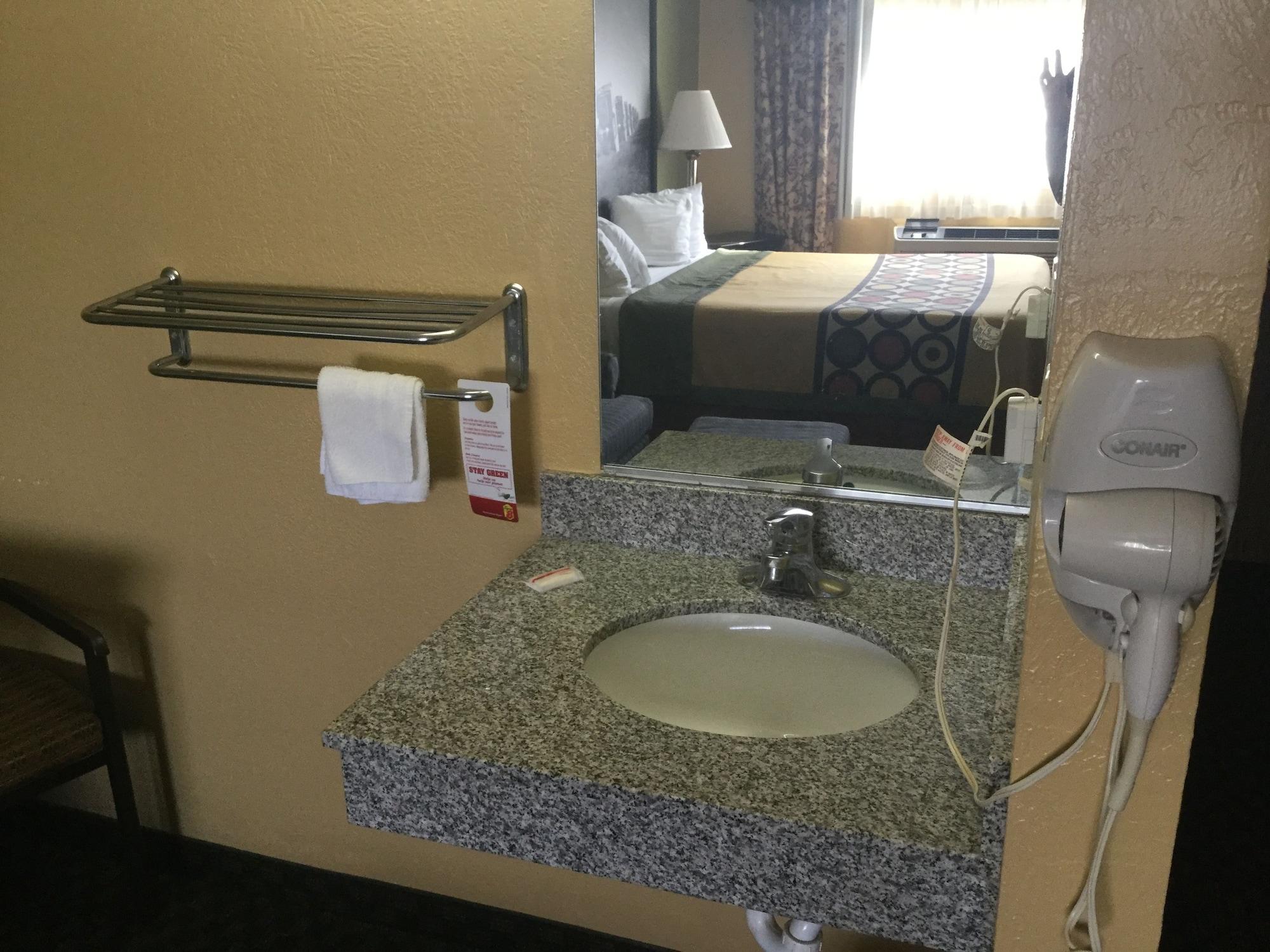 Super 8 By Wyndham Tx