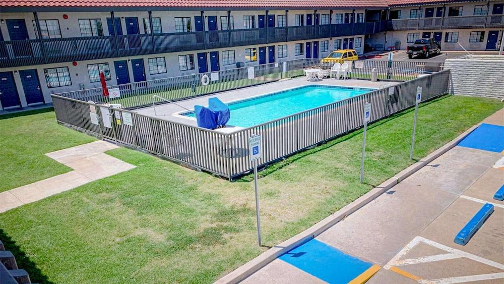 Hotel 6-amarillo, Tx - Airport 3*