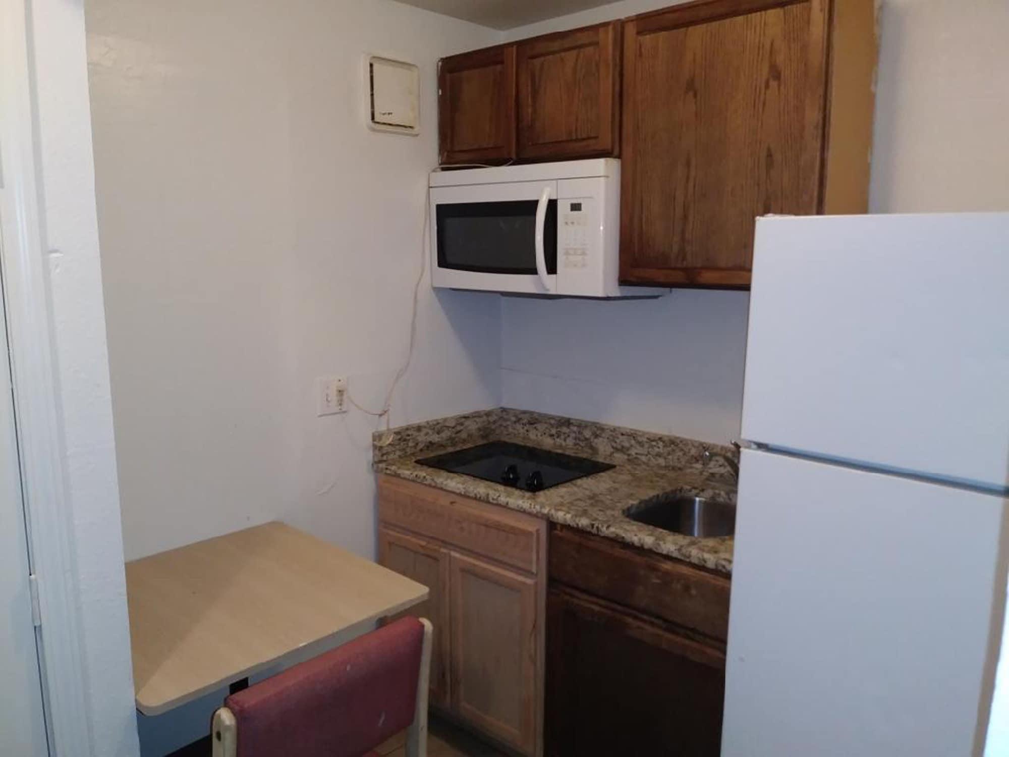 Americas Value Airport/grand Street Motel