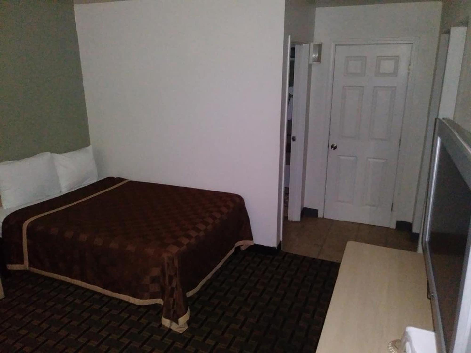 Americas Value Airport/grand Street Motel 2*