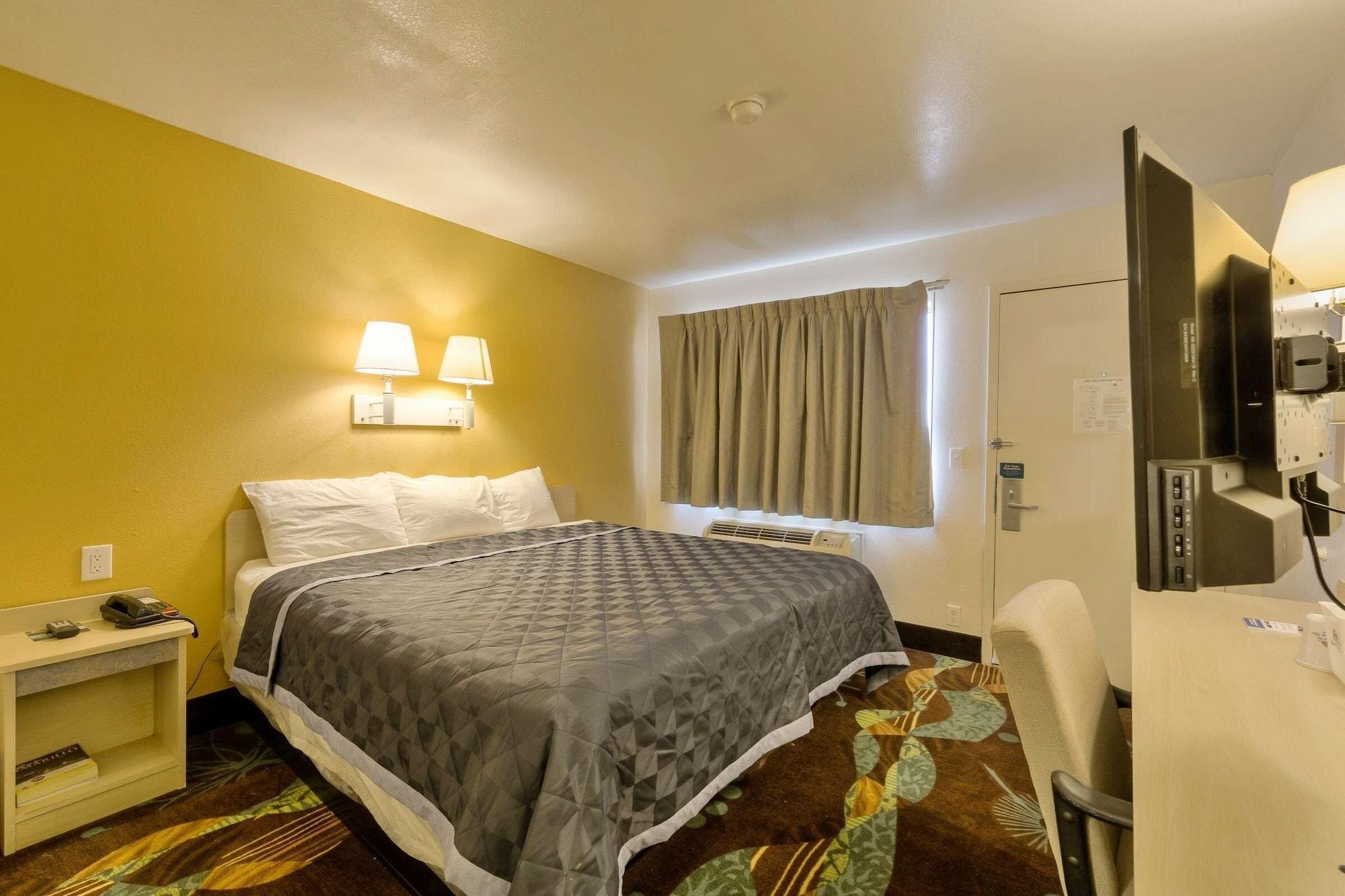 Motel Americas Value Airport/grand Street