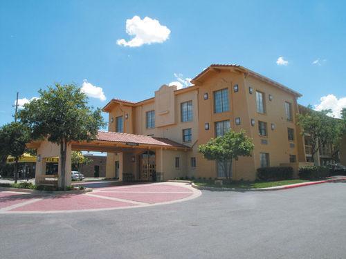 Hotel La Quinta By Wyndham West Medical Center 3*