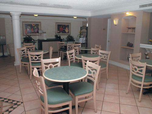 La Quinta By Wyndham West Medical Center Hotel 3*