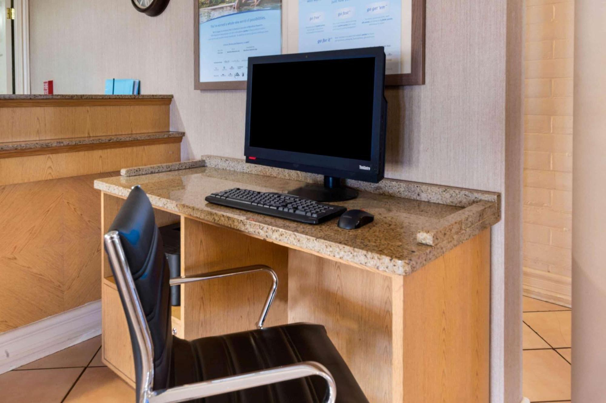 La Quinta By Wyndham West Medical Center Hotel 3*