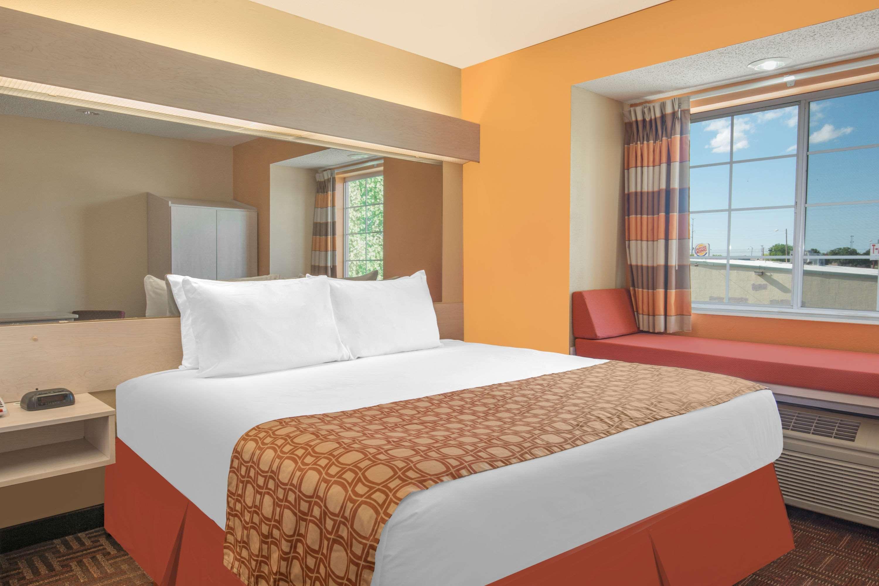 Microtel & By Wyndham Hotel 3*