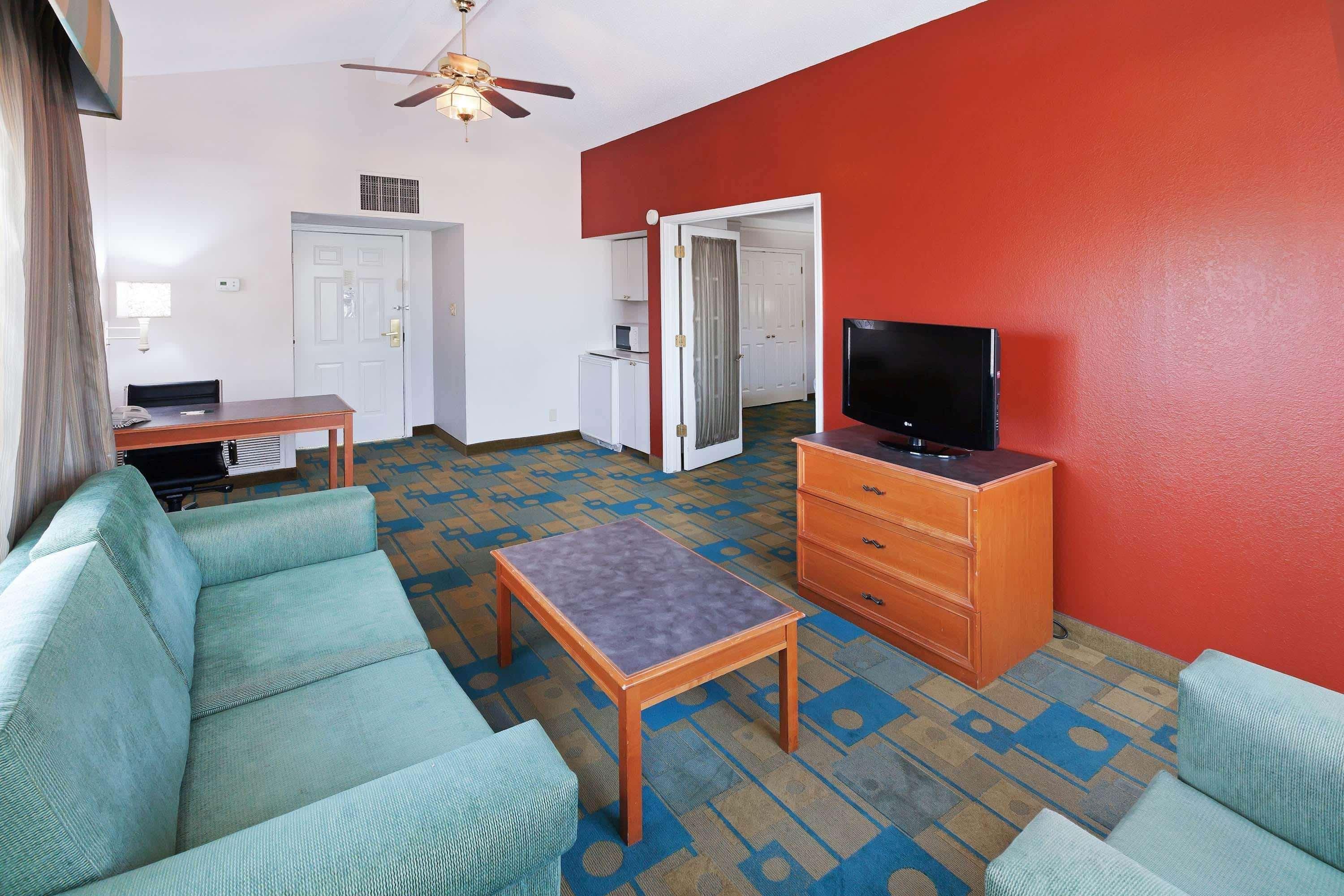 Hotel La Quinta By Wyndham Mid-city 3*