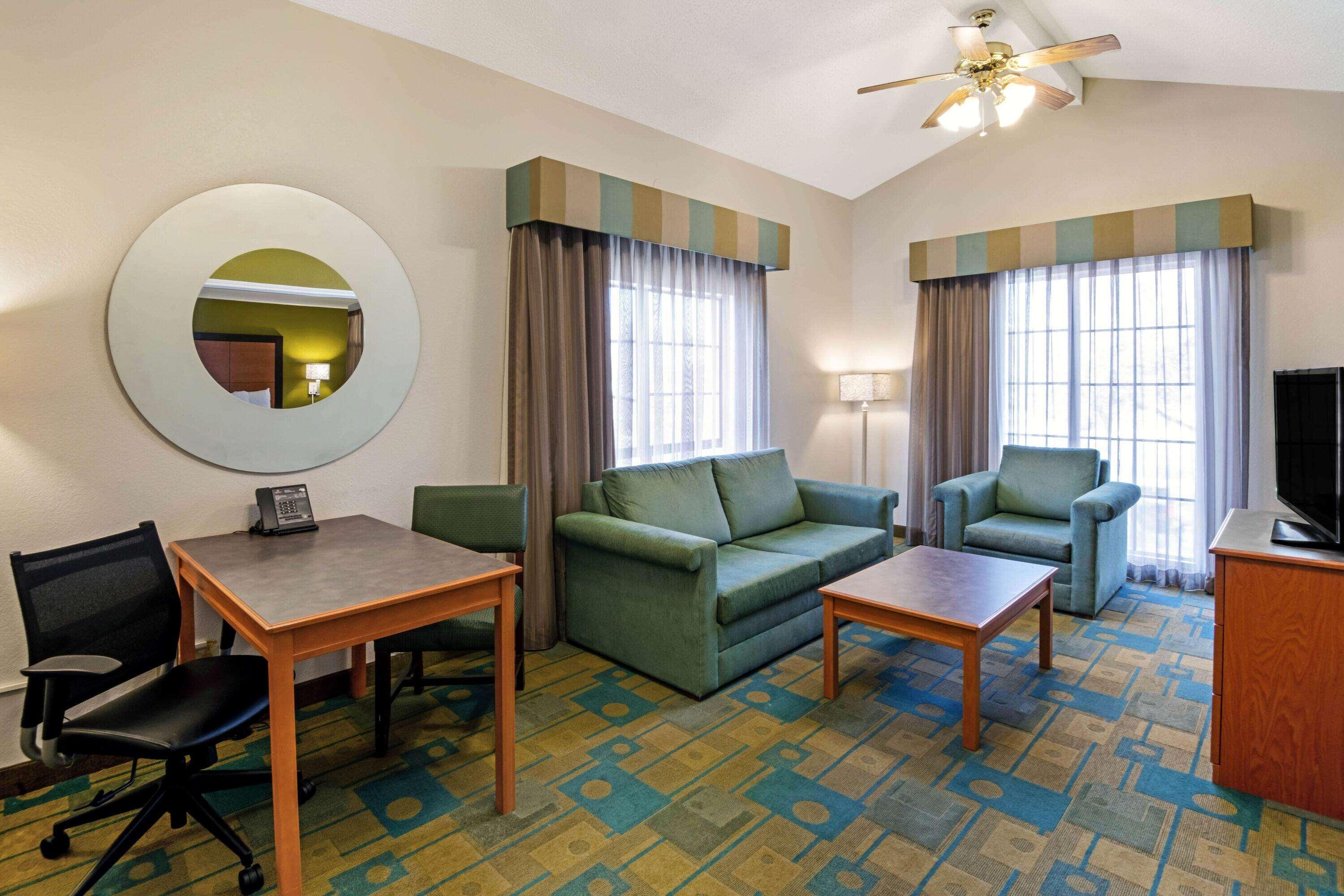 La Quinta By Wyndham Mid-city Hotel 3*
