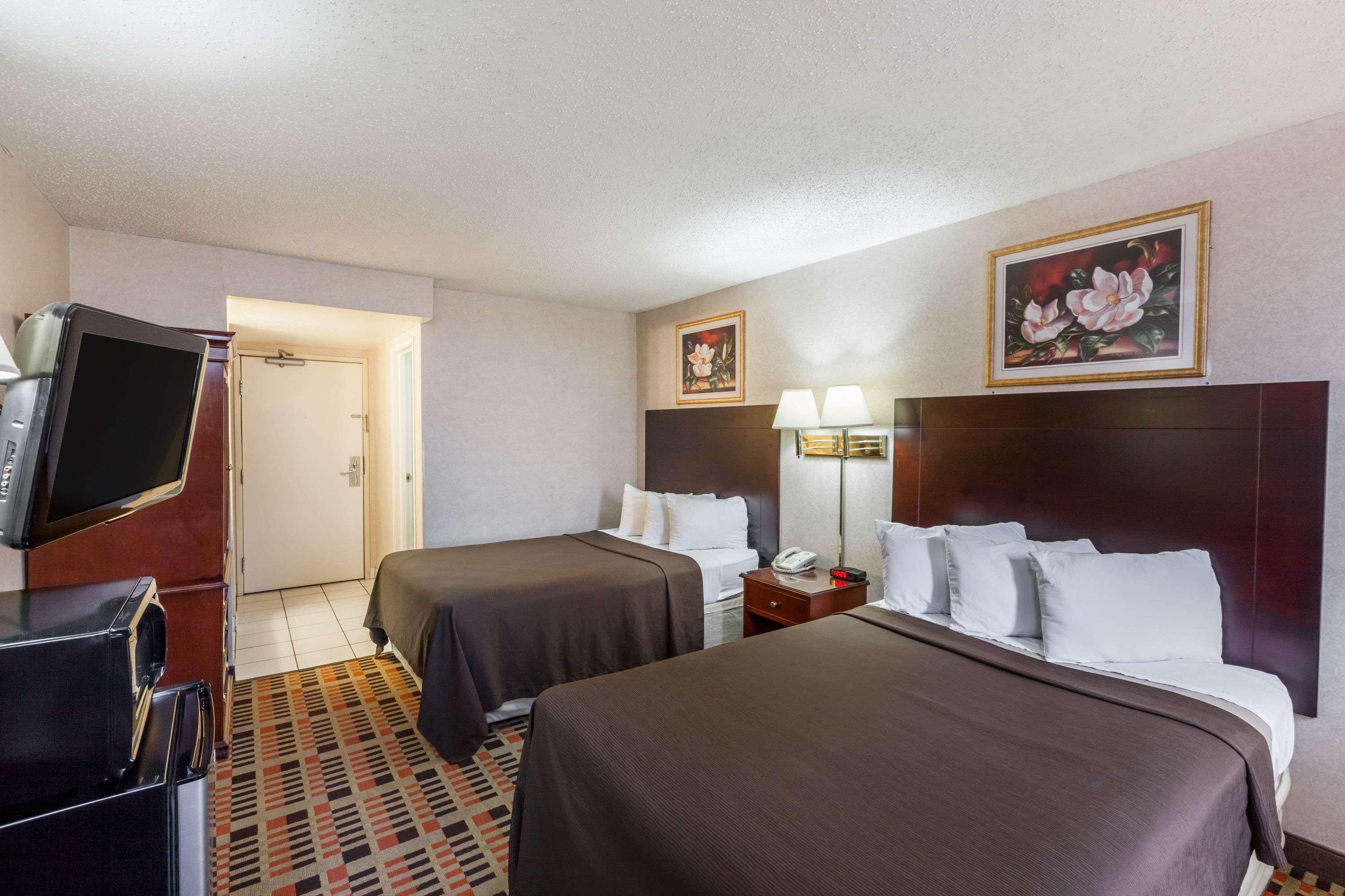 Days By Wyndham East Hotel 3*
