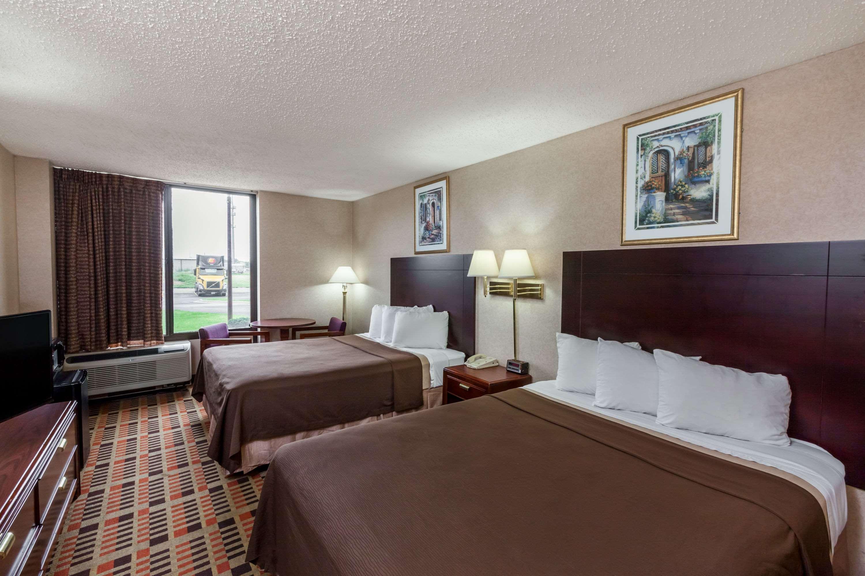 Days By Wyndham East Hotel