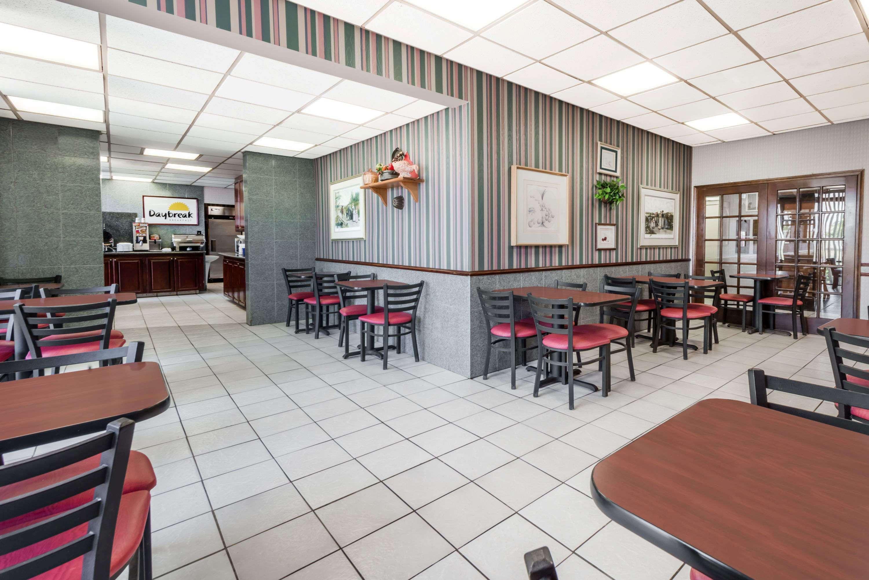 Days By Wyndham East Hotel 3*