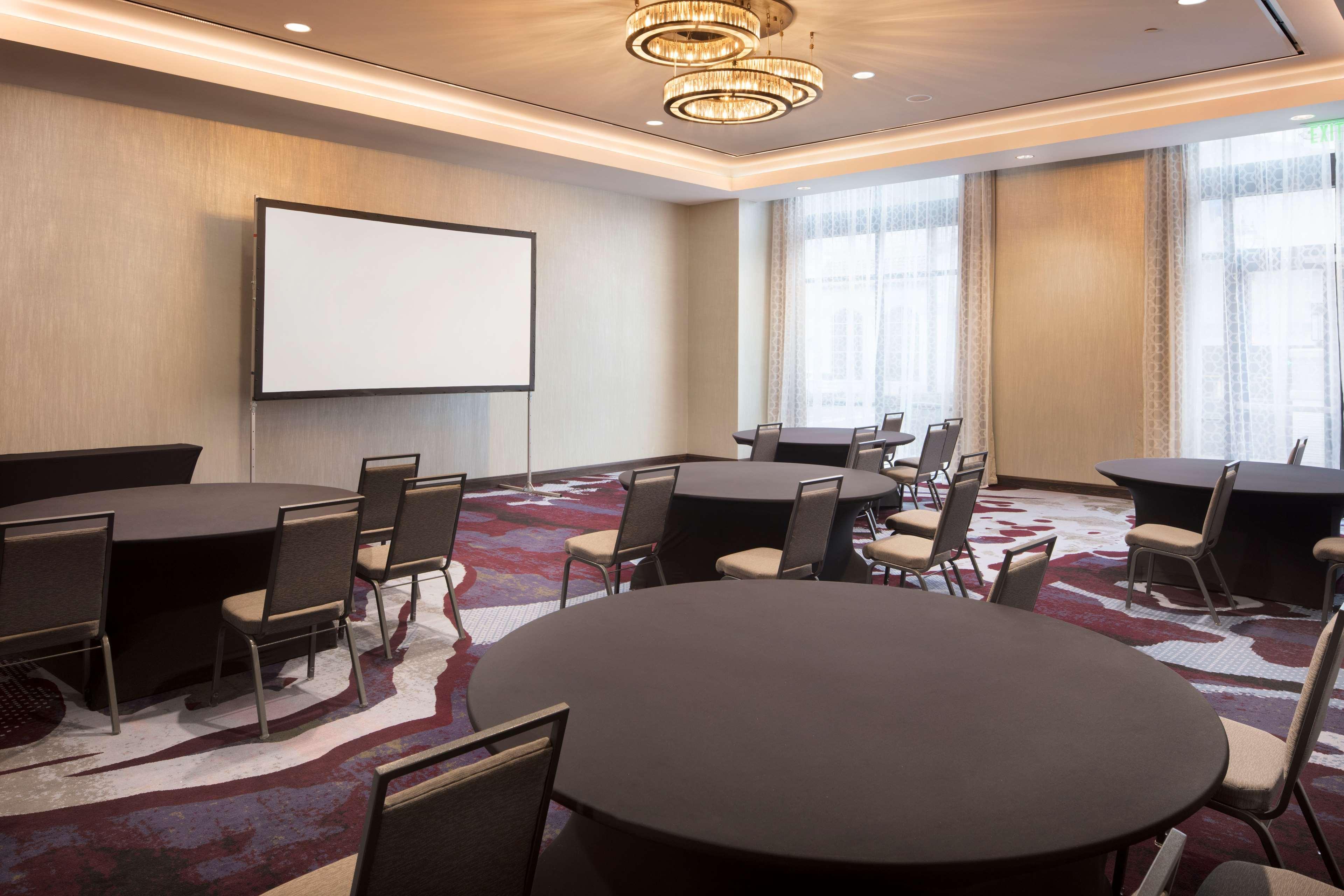 Embassy Suites Amarillo Downtown Hotel 4*
