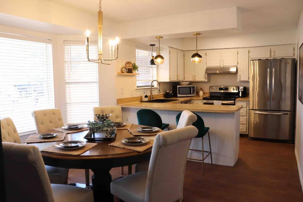 By Hwy, 3/2 , Sleeps Large Group Palo Duro Fun Holiday home Amarillo