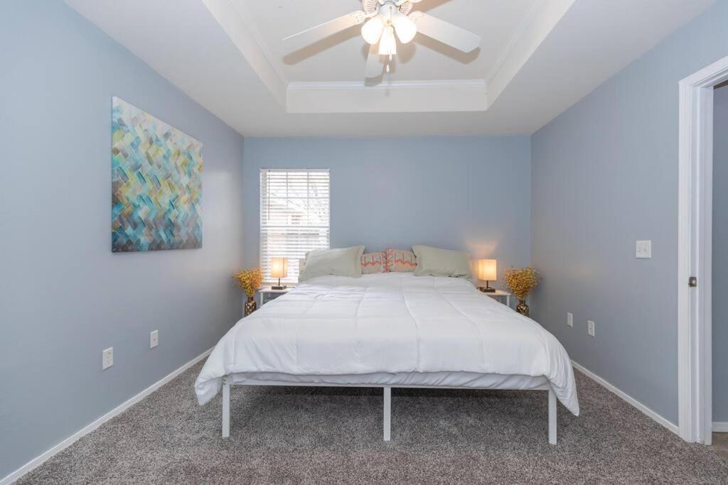 Work Remote - Minutes To I-27/i-40/downtown Apartment *