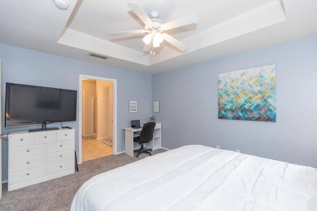 Work Remote - Minutes To I-27/i-40/downtown Apartment