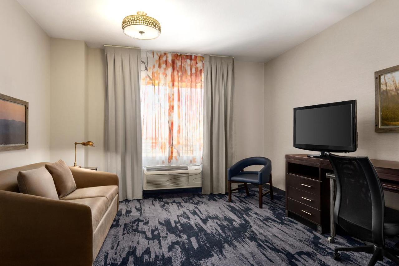 Hotel Fairfield & By Marriott Airport