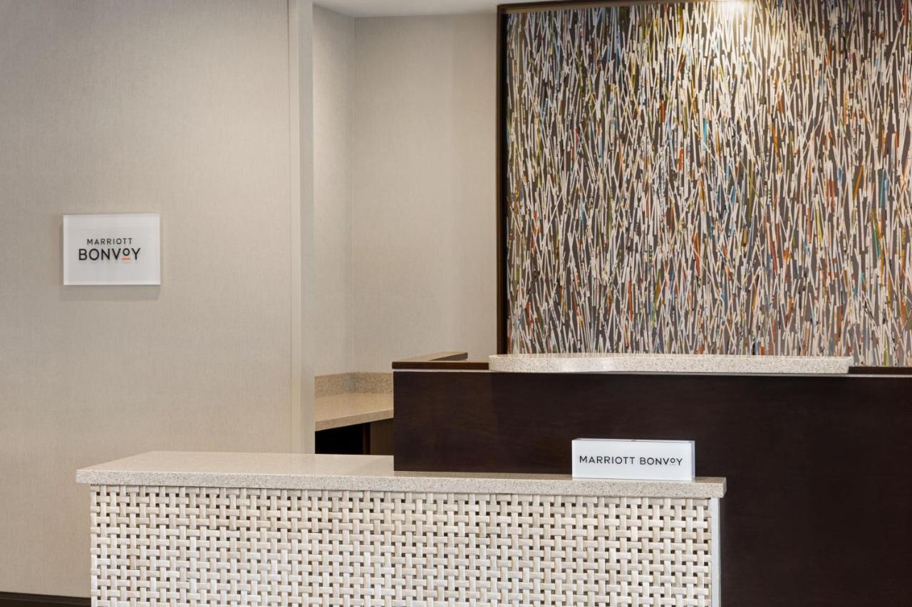 Hotel Fairfield & By Marriott Airport