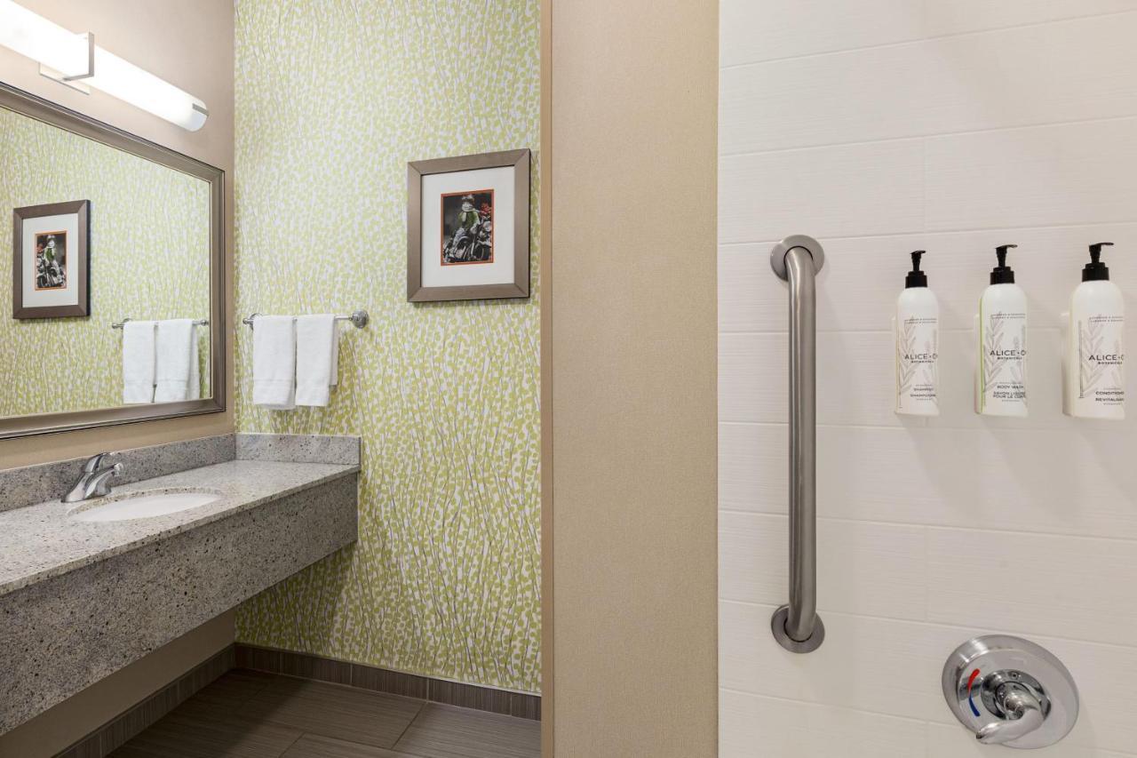 Hotel Fairfield & By Marriott Airport 3*