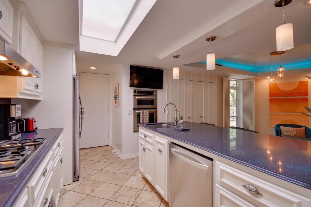 Mid-century Modern With Fire Pit And Gas Grill! Holiday home *