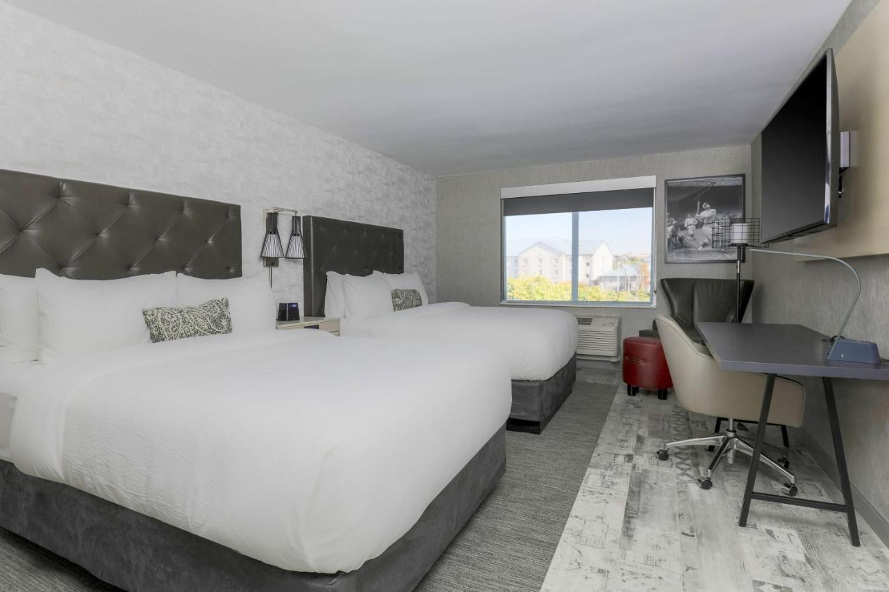 Four Points By Sheraton Hotel 2*